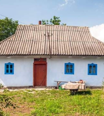 Їй може бути понад 100 років: на Хмельниччині збереглася автентична українська хата