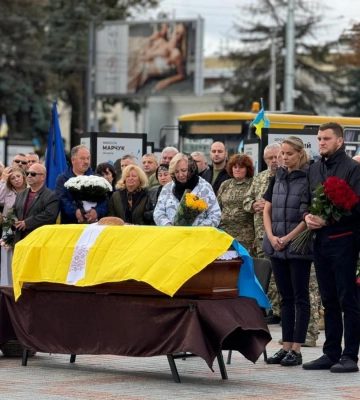 У Рівному попрощалися із військовими Романом Грицюком та Мирославою Наумчук (ФОТО)