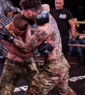 Видовищні бої серед військових: M13 FIGHTS провів турнір на баржі у центрі столиці
