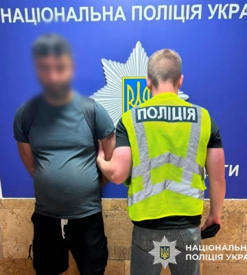 Поліцейські Києва затримали іноземця за підозрою у пограбуванні жінки в парку «Нивки»
