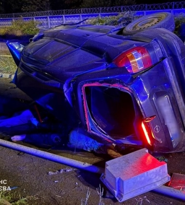 У Києві авто впало з мосту, водій загинув 