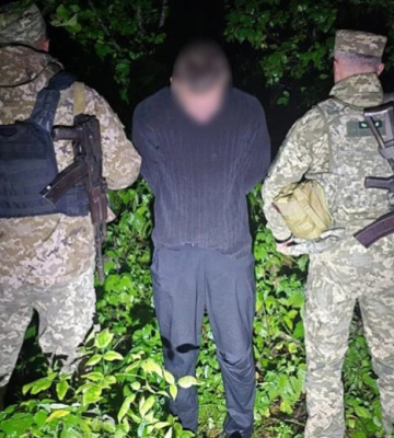 Заблукав у лісі, намагаючись перетнути кордон: прикордонники виявили 24-річного втікача