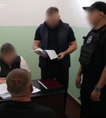 У Білгород-Дністровському районі жінку та її співмешканця підозрюють у створенні дитячої порнографії із маленьким сином