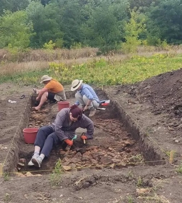 Археологи раскопали дом трипольцев на огороде в Гусятине