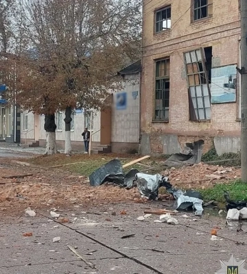 Враг атаковал складские помещения в Прилуках: есть погибшие и раненые. ФОТО