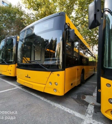 Колись так підтримали нас: Філатов про передання 7 автобусів для Одеси, де атаки рф спричиняють проблеми з електротранспортом