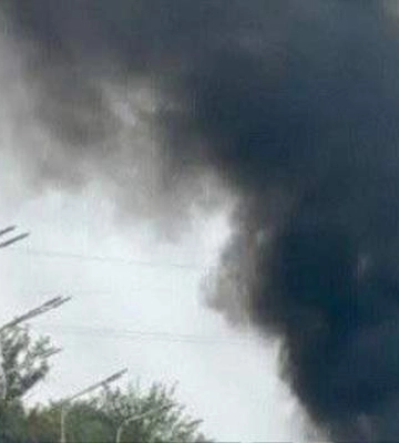 Ворог вдарив по Павлограду: спалахнула пожежа, є жертва й поранені