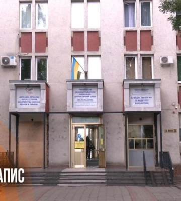 «Двоє на одну годину»: чому пацієнти годинами чекають у Рівненському діагностичному центрі (ВІДЕО)