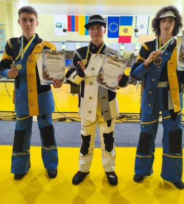 Юні черкаські спортсмени здобули медалі на турнірі, де треба було стріляти з гвинтівки