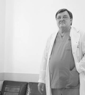 Скончался врач Игорь Ильин, в которого выпустили более 20 пуль возле клиники репродуктологии в Киеве