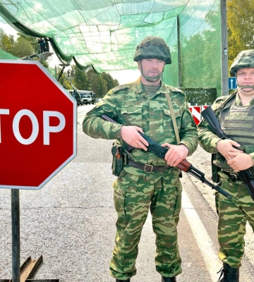 Беларусь срочно укрепляет границу с Черниговской областью: ставят блокпосты и антидроновые сетки