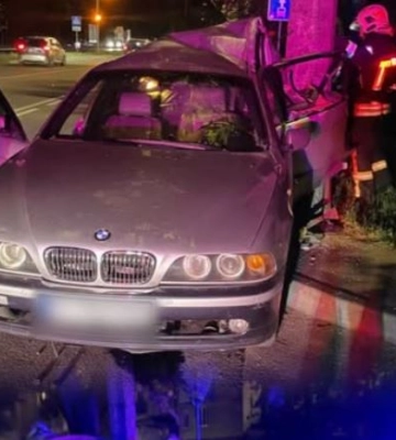 Луцький суд призначив покарання 21-річній водійці BMW, яка вночі на Соборності влетіла у стовп