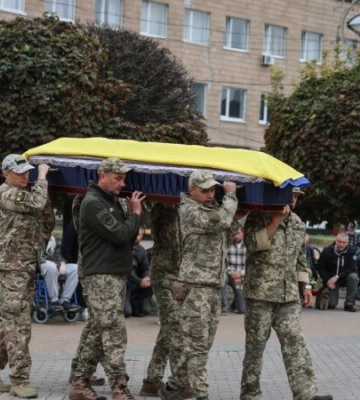 Загинули в один день на фронті. Бровари провели в останню путь двоюрідних братів