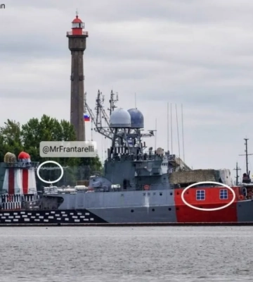 «Домики на воде» в Кронштадте:  россияне перекрасили корабли Балтийского флота для обмана дронов с ИИ