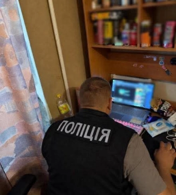 У Дніпрі поліцейські викрили розповсюджувача дитячого порно
