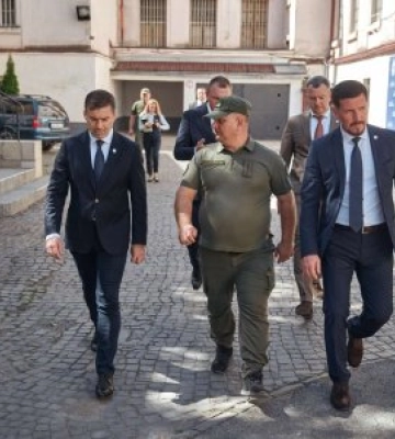 Лубінець з раптовою перевіркою прибув на Закарпаття: про що омбудсмен таємно говорив із засудженими за СЗЧ у місцевому СІЗО (ФОТО)