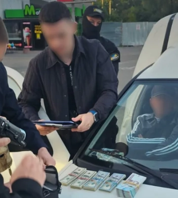 Налоговики в Тернопольской области получили 75 тысяч евро взяток и требовали 14,6 миллиона гривен
