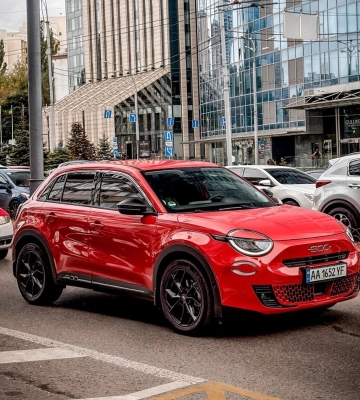 В Украине появился недорогой электрокроссовер FIAT с запасом хода более 400 км 
