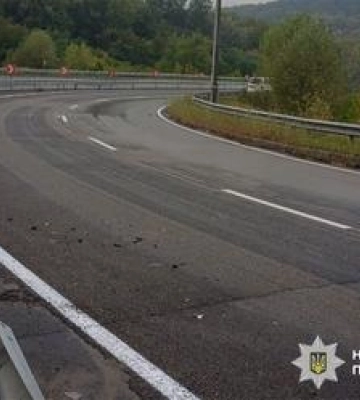 На Полтавщині легковик зіткнувся з відбійником: поліція встановлює обставини ДТП