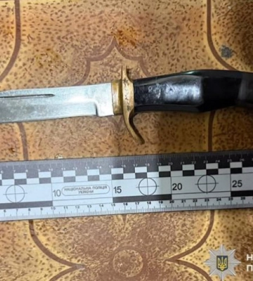 Вдарив ножем у живіт: у Кривому Розі 69-річний чоловік поранив 51-річного містянина
