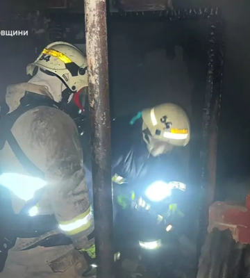 Троє людей загинули у пожежі на Дніпропетровщині: тіла знайшли всередині будинку