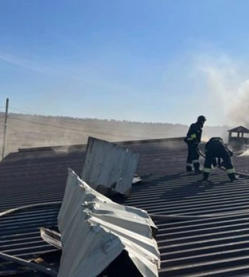 Рашисти атакували птахоферму на Одещині: виникла пожежа, частина птиці загинула. ФОТОрепортаж