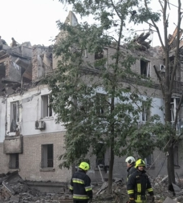 Влада: сили РФ атакували склади логістичної компанії у Дніпрі, спалахнула пожежа