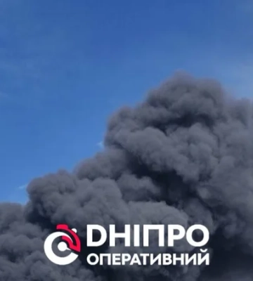 Российский удар вызвал пожар на складах логистической компании в Днепре, два человека пострадали