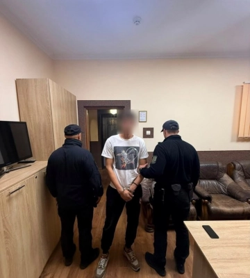 У пункті пропуску «Краківець» прикордонники виявили чоловіка, який перебував у розшуку за крадіжку