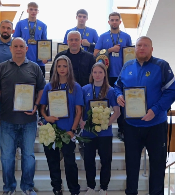 На Одещині чемпіонів з таїландського боксу та їхніх тренерів відзначили нагородами