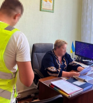 Викрито чергову «ухилянтську» схему на Закарпатті: підозру отримала викладачка коледжу