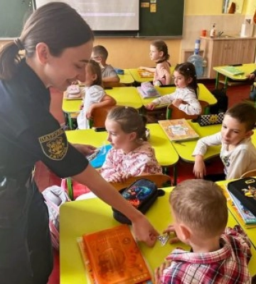 На Закарпатті водіїв попередили про дітей на дорогах: де потрібно особливо зменшити швидкість