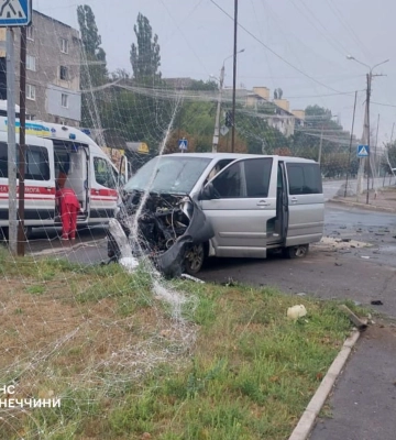 У Краматорську рятувальники деблокували загиблого та пораненого чоловіків із понівеченого у ДТП автомобіля