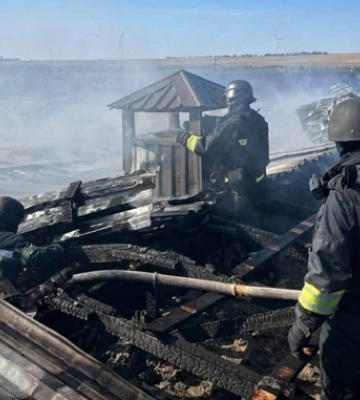 росія ударила по птахофабриці на Одещині: виникла пожежа, загинула птиця