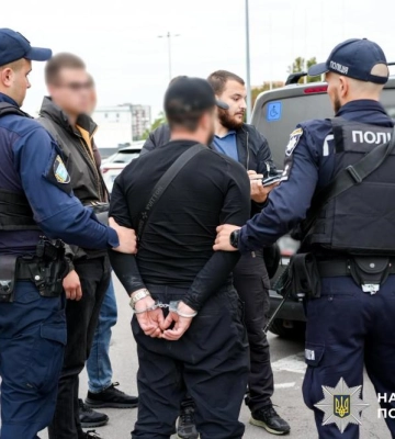 Замість покупки — викрадення: на Рівненщині чоловік заволодів чужою автівкою(ФОТО+ВІДЕО)
