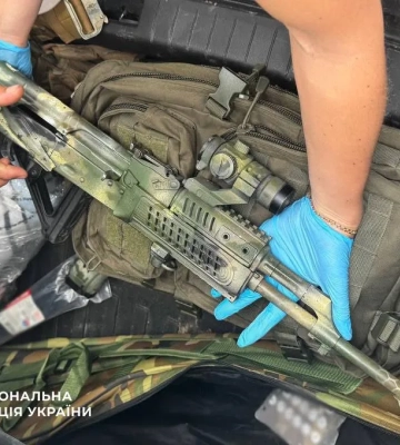 В Киеве на блокпосту задержали мужчину с арсеналом оружия и поддельными документами