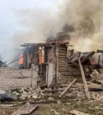 Протягом години вранці окупанти били КАБами по середмістю Ізюма: виникли пожежі