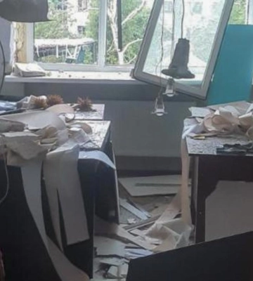 В Ізюмі призупинили надання послуг місцеві відділення податкової та міграційної служб.