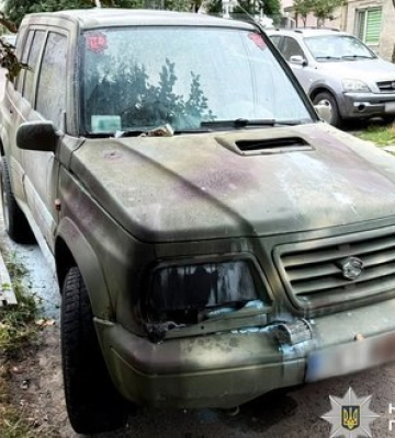 Обіцяли 1 500 доларів винагороди: у Рівному 18-річний хлопець підпалив авто військового