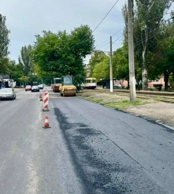 В Одесі перекладають 3 тисячі "квадратів" асфальту: де водіям готуватися до ускладнень