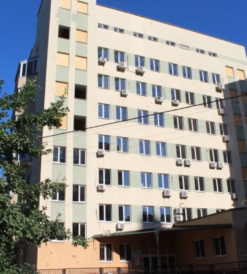 У Києві за підтримки благодійників зі США відновлюють пошкоджену будівлю податкової