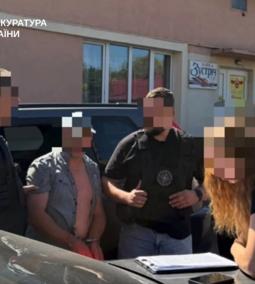 На Прикарпатті одного збоченця підозрюють у розбещенні дитини, а іншого у зберіганні дитячого порно