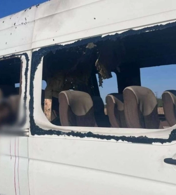 Росіяни вдарили БпЛА по рейсовому автобусу на Дніпропетровщині: є загиблі та поранені