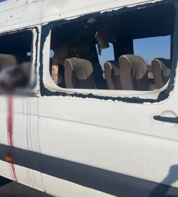 Росіяни вдарили по рейсовому автобусу на Нікопольщині: є загиблі та поранені