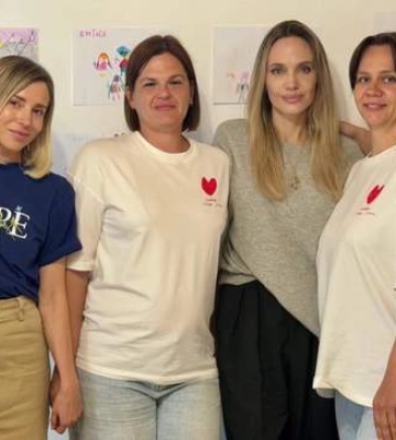 "Щодня під обстрілами": Анджеліна Джолі прокоментувала поїздку в Україну і поділилась фото
