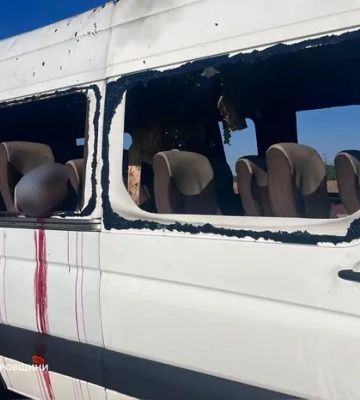 Смертельний удар по рейсовому автобусу на Нікопольщині: рятувальники показали наслідки