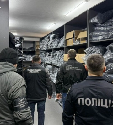 Контрафакт відомих брендів майже на ₴98 млн: вісьмом учасникам організованої злочинної групи повідомлено про підозру