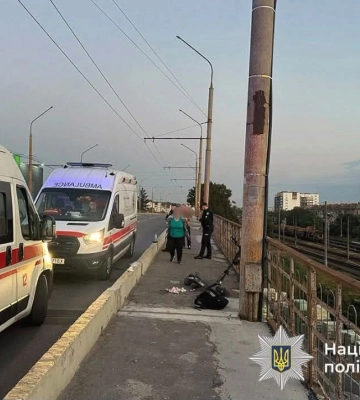 У Тернополі підліток впав з електросамокату та смертельно травмувався