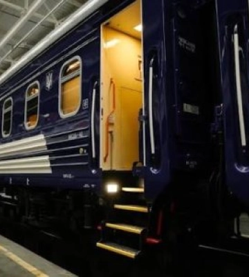 Поїзд Дніпро — Ужгород запізнюється на 11 годин: до Закарпаття прибуде лише ввечері
