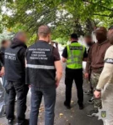 У Вінниці затримали двох підозрюваних у зловживанні впливом за 6 тис. доларів